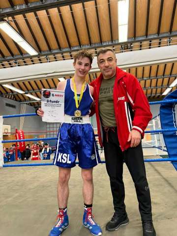 Trainer Cengiz mit Ognjen Dzinic